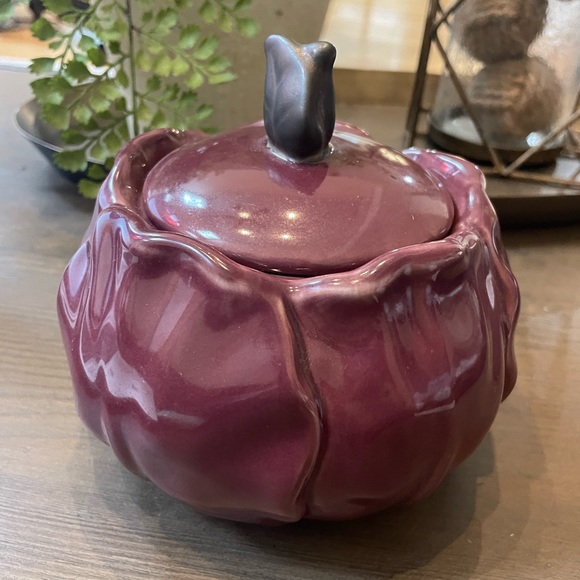 Ceramic small cabbage bowl with lid – plum colored - Picture 2 of 6